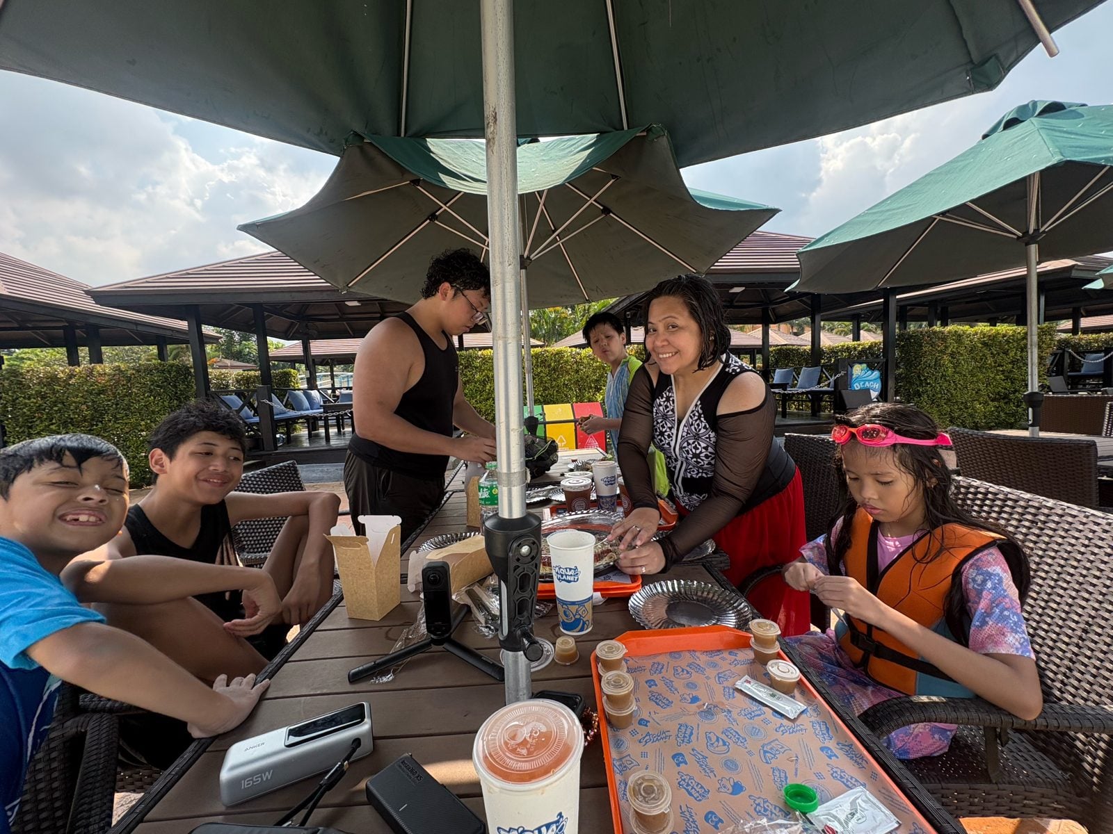 Lunch break at the table at Aqua Planet