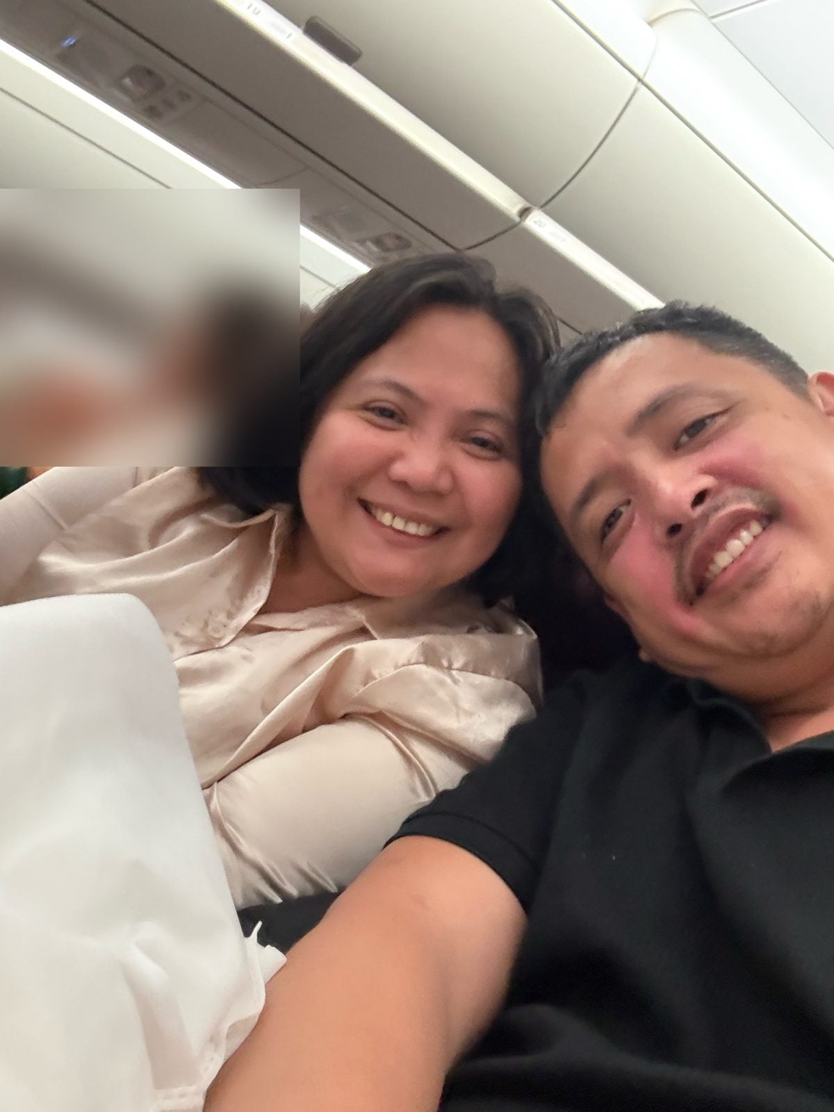 Paolo and Rosed smiling on board the Qatar Airways flight to Zurich