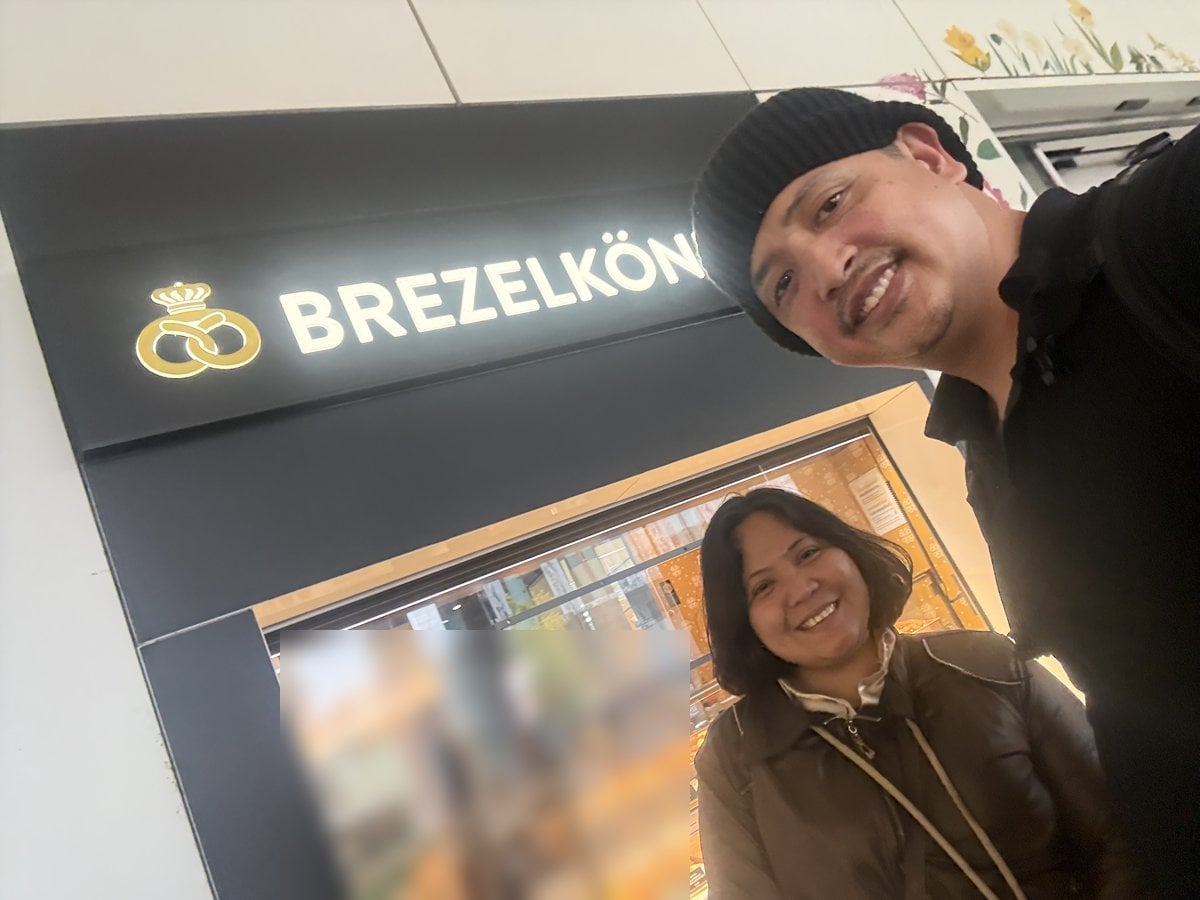Paolo and Rosed at the Brezelkönig pretzel shop at Glatt shopping centre