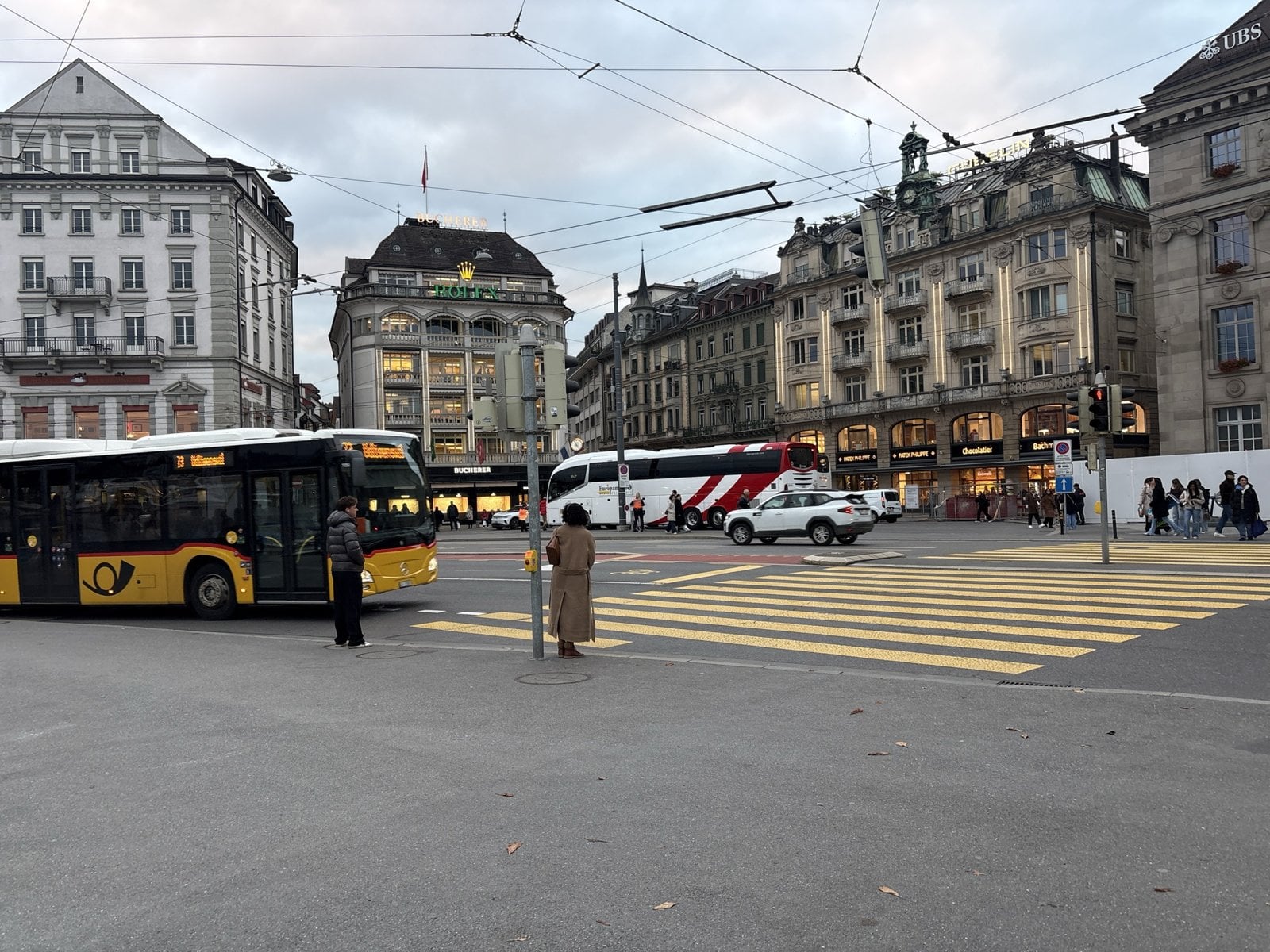 Schwanenplatz in Lucerne with a yellow PostBus and a tour coach