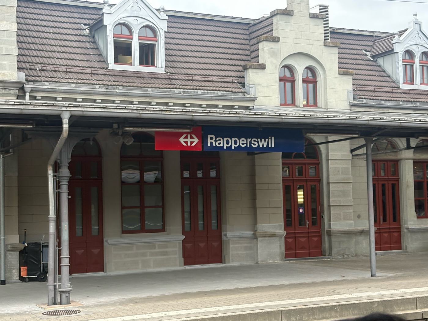 Rapperswil station sign